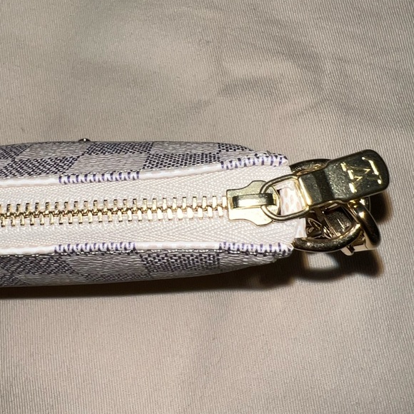 Louis Vuitton Mini Pochette - Picture 5 of 9